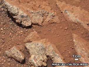 Марсоходът Curiosity откри следи от древна река. Снимка: BBC