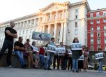 30 души протестираха пред президентството в защита на Опиц (снимки)