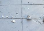 Мазилка рухна на тротоара, по чудо няма пострадали (снимки)