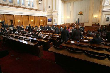 Парламентът избра представителите си в Конституционния съд