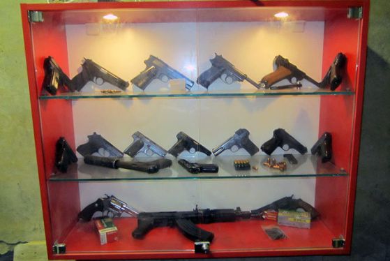 Холандци и ГДБОП разбиха незаконна оръжейна в Асеновград
