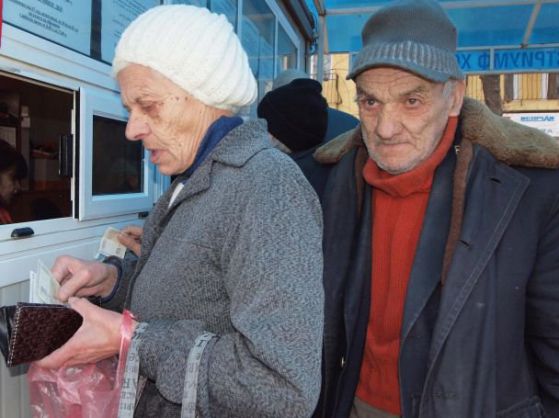 Коледни добавки само за възрастните с пенсии под 251 лева