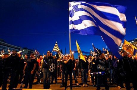 Крайнодясната "Златна зора" - трета сила в Гърция 