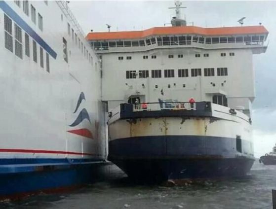 Два ферибота се сблъскаха във Франция