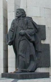 Паметникът на Паисий Хилендарски