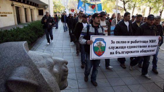 2000 сръбски полицаи идват за протести в София