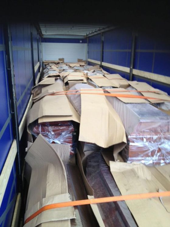 Имигранти опитаха да стигнат до Лондон в ковчези