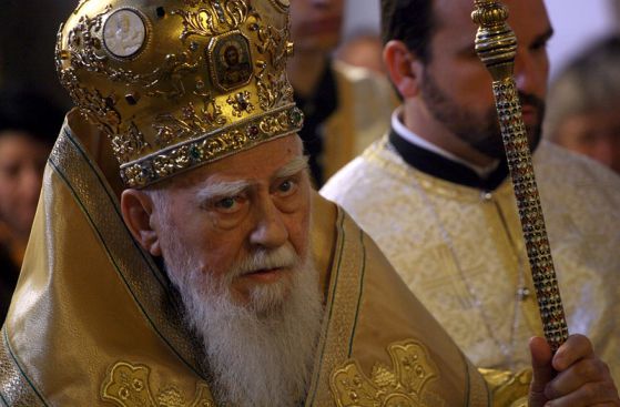 Погребват патриарх Максим в Троянския манастир