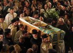 Погребват патриарха в Троянския манастир (снимки)