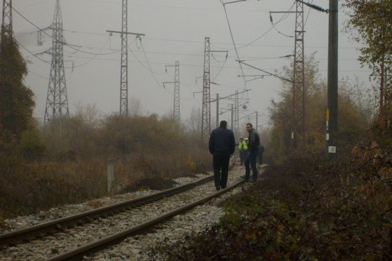 Оглед след инцидента, при който влак прегази мъж край Дупница. Снимка: БГНЕС
