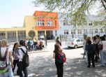На 3 май, в края на миналата учебна година, Втора английска гимназия бе евакуирана след сигнал за бомба. Снимка: Сергей Антонов
