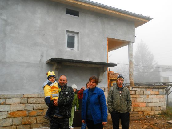 Движение "България си ти" ремонтира къщата на бедно семейство