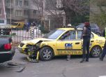 Таксиджийка задръсти движението на бул. "България" (снимки)