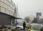 Пристигналата на мястото на кървавия инцидент в бургаския мол "Галерия" полиция. Снимка: "Бесове"