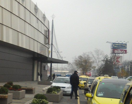 Пристигналата на мястото на кървавия инцидент в бургаския мол 