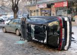 Автомобил се преобърна заради поледицата в София. Снимка БУЛФОТО