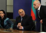 Зам.-министърът на финансите Карина Караиванова, Бойко Борисов и Томислав Дончев