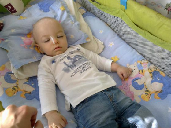 2-годишният Филип, който е в будна кома след ваксина. Снимки: БГНЕС