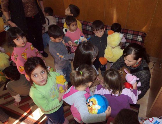 НПО загрижени за сираците заради преместването на агенцията за детето