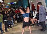 По гащи в метрото. Снимка: Сергей Антонов  