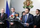 Икономическият министър Делян Добрев обявява решението за ВМЗ-Сопот. Снимка: БГНЕС