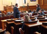 Зам.-министърът на образованието Милена Дамянова в пленарната зала на парламента. Снимка: Сергей Антнов