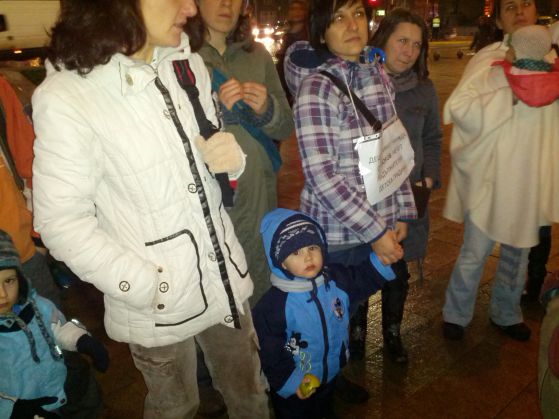Родители на протест срещу задължителното образование за 4-годишните. Снимка: Лъчезар Ангелов