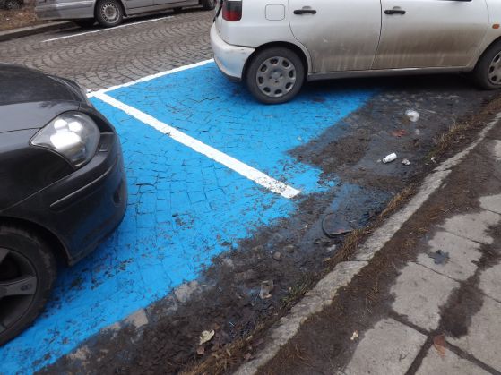 Как се чертае жълта зона за паркиране в София (снимки)