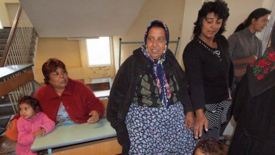 Роми обсадиха избирателни секции във Варна