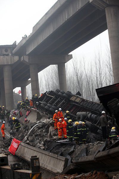 Камион с фойерверки се взриви в Китай, загинаха петима души (снимки)