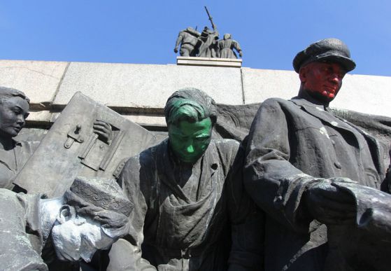 Пак изрисуваха паметника на Съветската армия