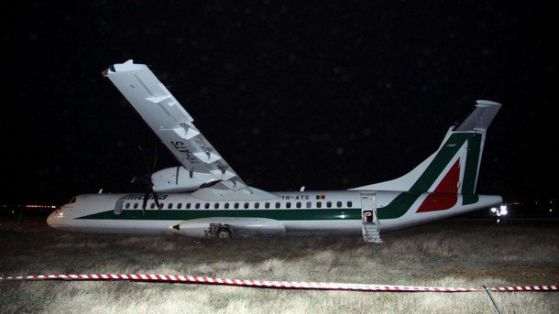 16 души са ранени при инцидент с пътнически самолет в Рим. Снимка: БГНЕС