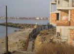 Строежът на Тихолов на морския бряг продаден напук на парламентарна забрана