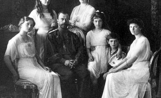 Николай II и семейството му - последните членове на царската фамилия Романови