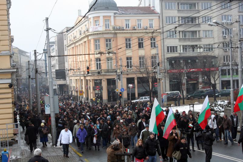 Хиляди българи излязоха на протест срещу завишените сметки за ток и парно Снимка: Сергей Антонов