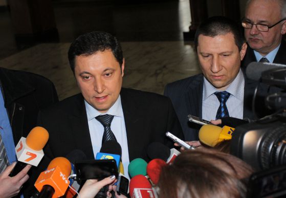 Янев се среща с главния прокурор под заплаха за бомба