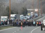 Протестиращи в Благоевград блокираха пътя към Гърция. Снимка: БГНЕС