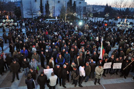 Хиляди излязоха на протеста в Благоевград. Снимка: Булфото