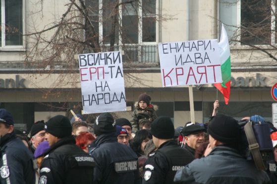 "Днес" продължава протестите и след оставката на Борисов