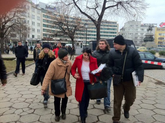 Народната любов в един кадър. СНИМКА: БГНЕС