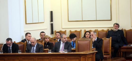 Дебатите за оставката на кабинета без Бойко Борисов