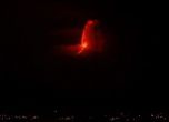 Вулканът Етна изнася огнено шоу в Сицилия (видео) 
