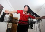 Китайка реше 2-метровата си коса, Снимка: ЕРА/БГНЕС