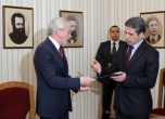 Росен Плевнелиев връчва мандата за съставяне на кабинет на ДПС. Снимка: БГНЕС