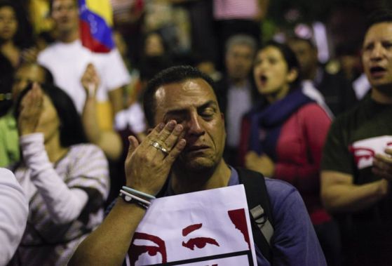 Хиляди оплакват Уго Чавес. Снимка: ЕПА