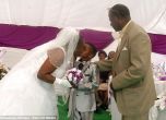 8-годишно хлапе се ожени за 61-годишна (снимки)