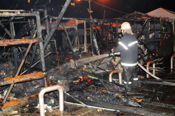 Пожар изгори щандове на столичния пазар "Димитър Петков"