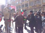 Протестът в София се разцепи заради хора на Кунева (видео) 
