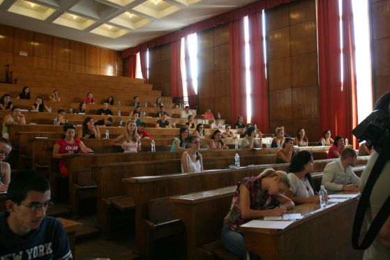 1345 кандидати на първия изпит по литература в СУ