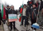 Протестиращи взеха на абордаж кампанията на ГЕРБ във Варна (видео)